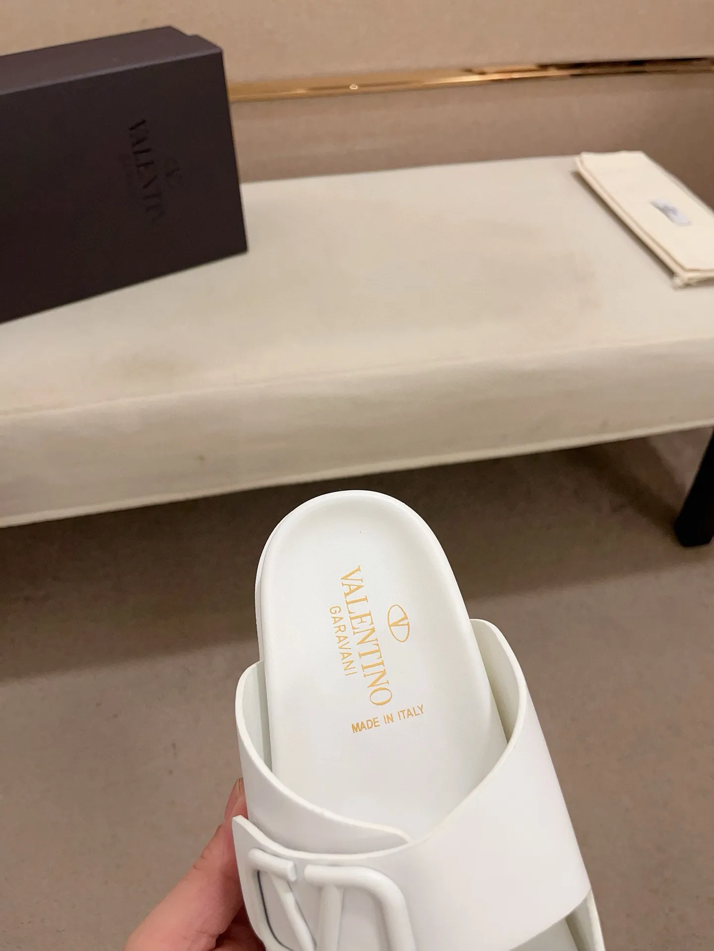 Men's shoes💰: 440💰[Valentino] New men's boutique slippers, counter quality, classic plaid, the actual workmanship is quite complex🔰The uppers are made of imported fabrics➕🐑Sheepskin lining, which tests the craftsman's craftsmanship➕original PU outsole. Size: 38-44 (45 can be customized, non-refundable)